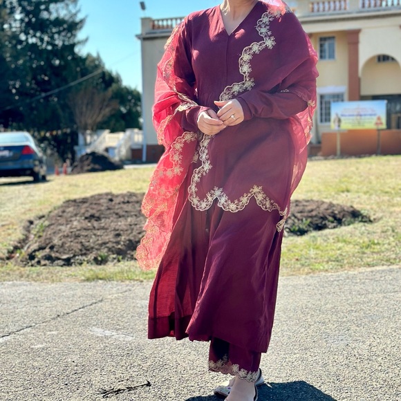 Deep red anarkali set - Picture 4 of 13